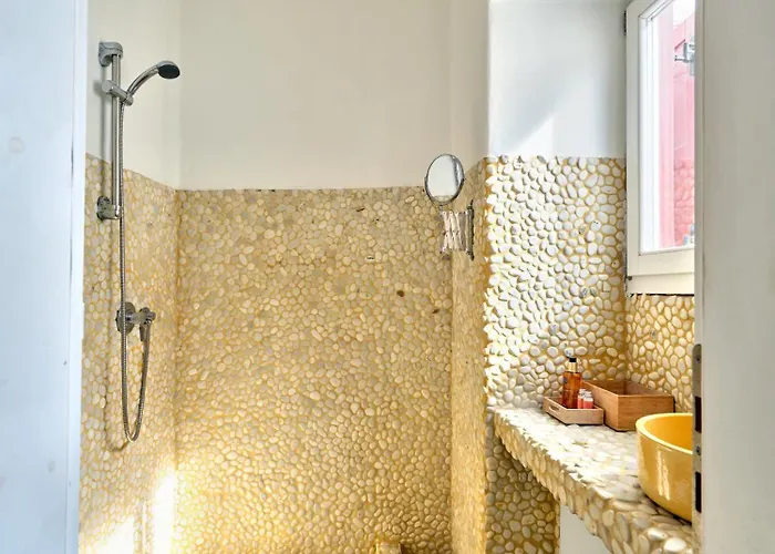 Konukevi La Maison Kalogera 4*